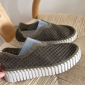 Ilse Jacobsen olive green platform shoes size 36